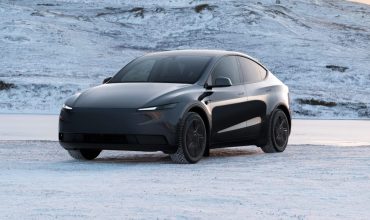 Tesla-Model Y-Standard-Long-Range-a-trazione-posteriore-scaled-370x220.jpg